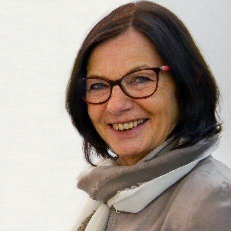 Porträtfoto Dorthee Fesnke